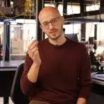 Qbead: University of Massachusetts Amherst and Delft create a touchable qubit for education