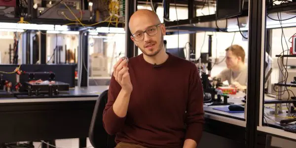 Qbead: University of Massachusetts Amherst and Delft create a touchable qubit for education