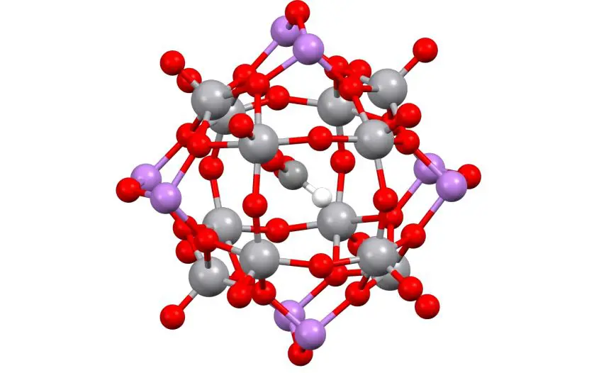 Magnetoelectric Effect in Polyoxovanadate Cage V Relates Electric Fields to Anisotropic Spin Manipulation