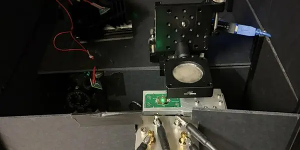 Diamond Sensor Detects Several Quantities With High Resolution