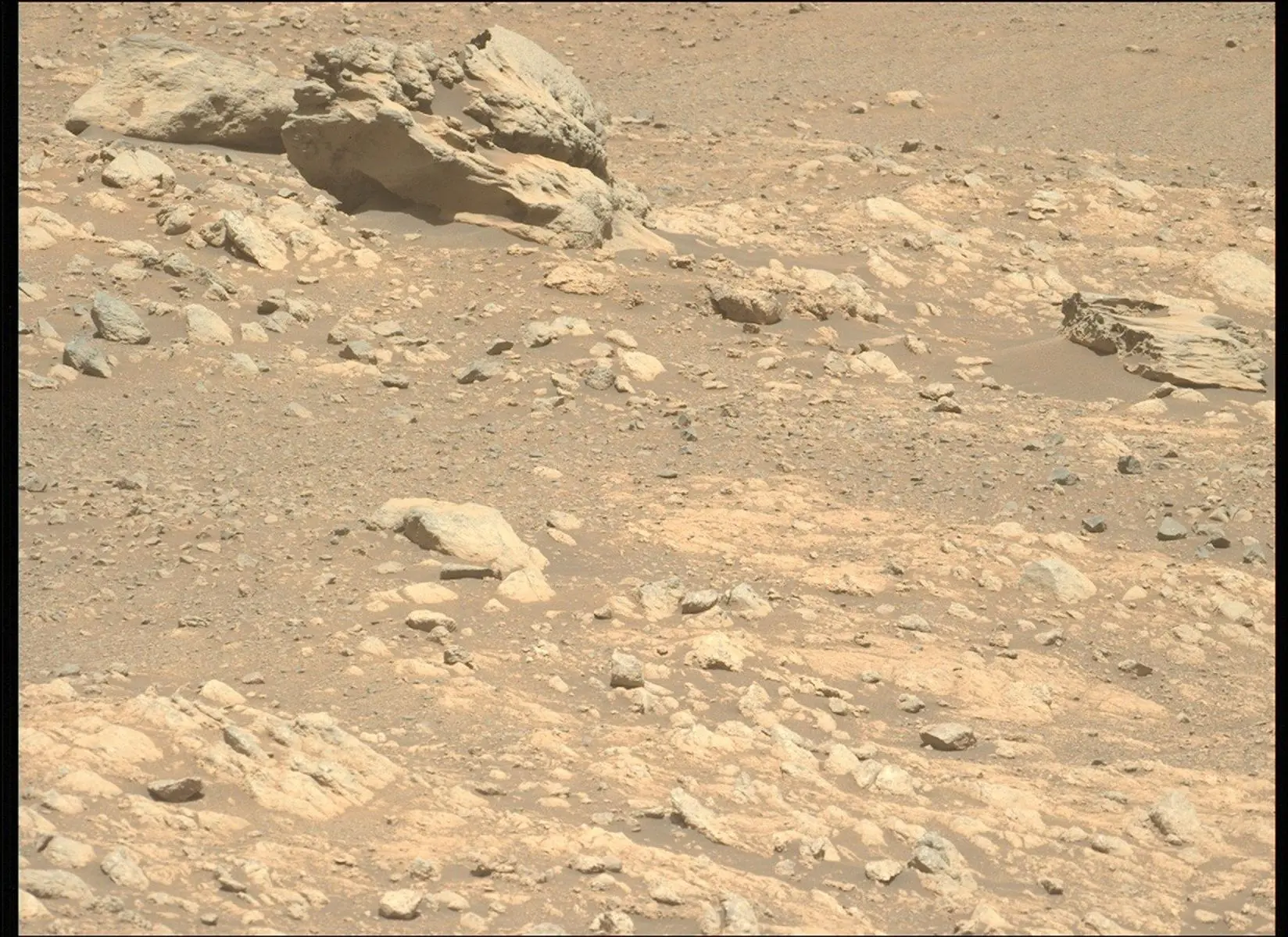 Perseverance Rover Investigates Possible Alien Rock on Mars