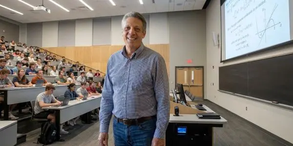 Edward Farhi lecturing on quantum algorithms
