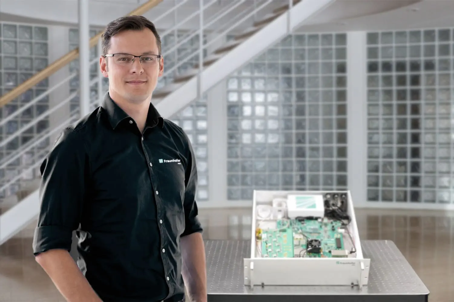 Fraunhofer IPMS Launches 19-Inch Rack QRNG System