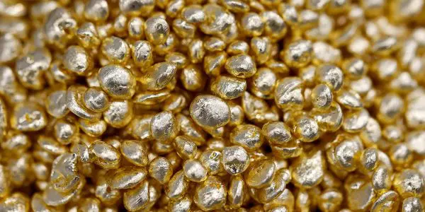 Gold Atoms Rearrange to Block Oxidation in Seconds