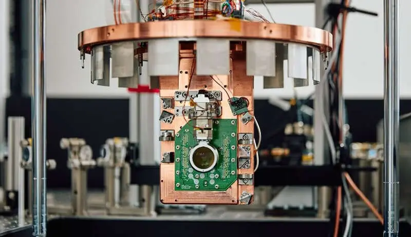 Oxford Ionics’ unique electronic qubit control system allows them to trap and control ions above the surface of the chip and build out large scale chips.