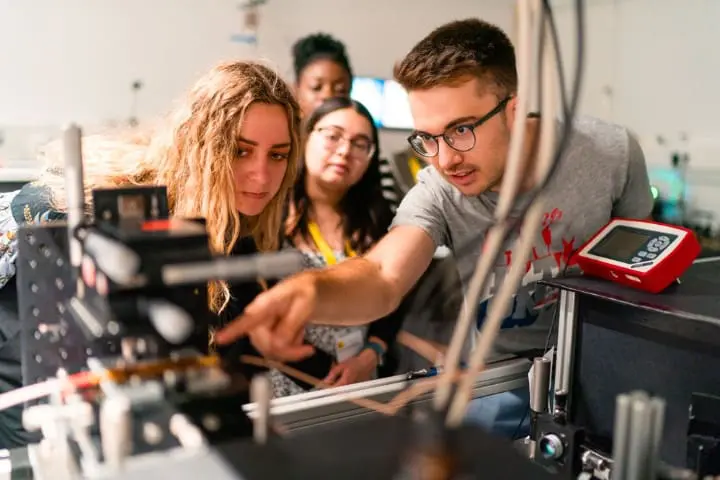 At IQST, top international young scientists learn about milestones in quantum research.
Photo: Universität Stuttgart / Ludmilla Parsyak / Gabriel Parsyak