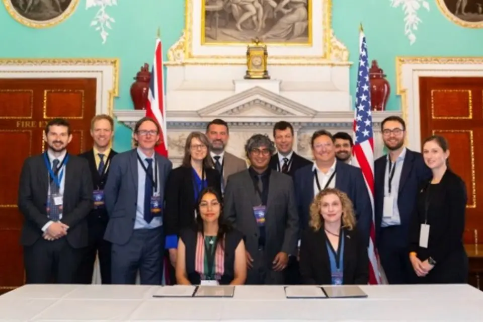 the represenatives from UK and US universities in front of a desk where they have signed the MoU