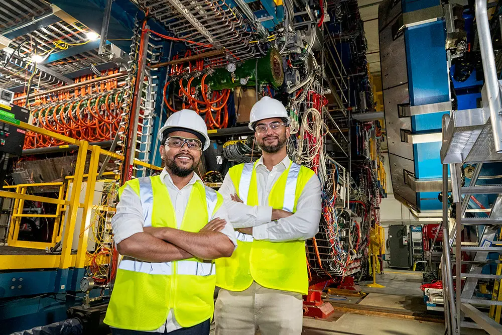 Near-Miss Collisions Map Gluons Inside Nuclei at RHIC