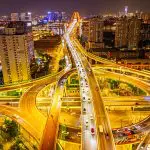Neuromorphic Architectures Boost Quantum Solution Reliability