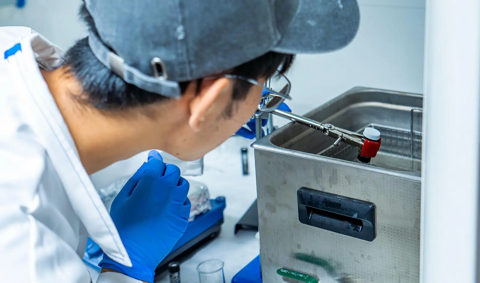 Artificial Nose Detects Spoiled Food and Diseases with High Accuracy