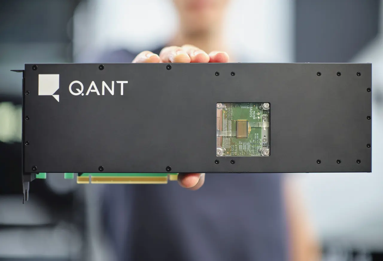 Q.ANT photonic Native Processing Unit