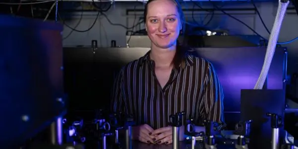 PhD candidate Nele Tornow in a laboratory for non-linear optics at the Institute of Solid State Physics at the Universit