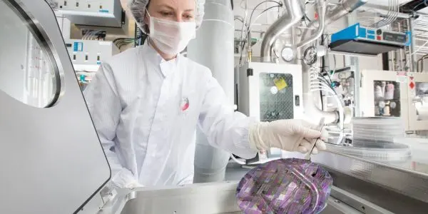 Dr Ahmadalidokht making entangled photons for quantum-safe satellite communication at the Centre for Quantum Technologie