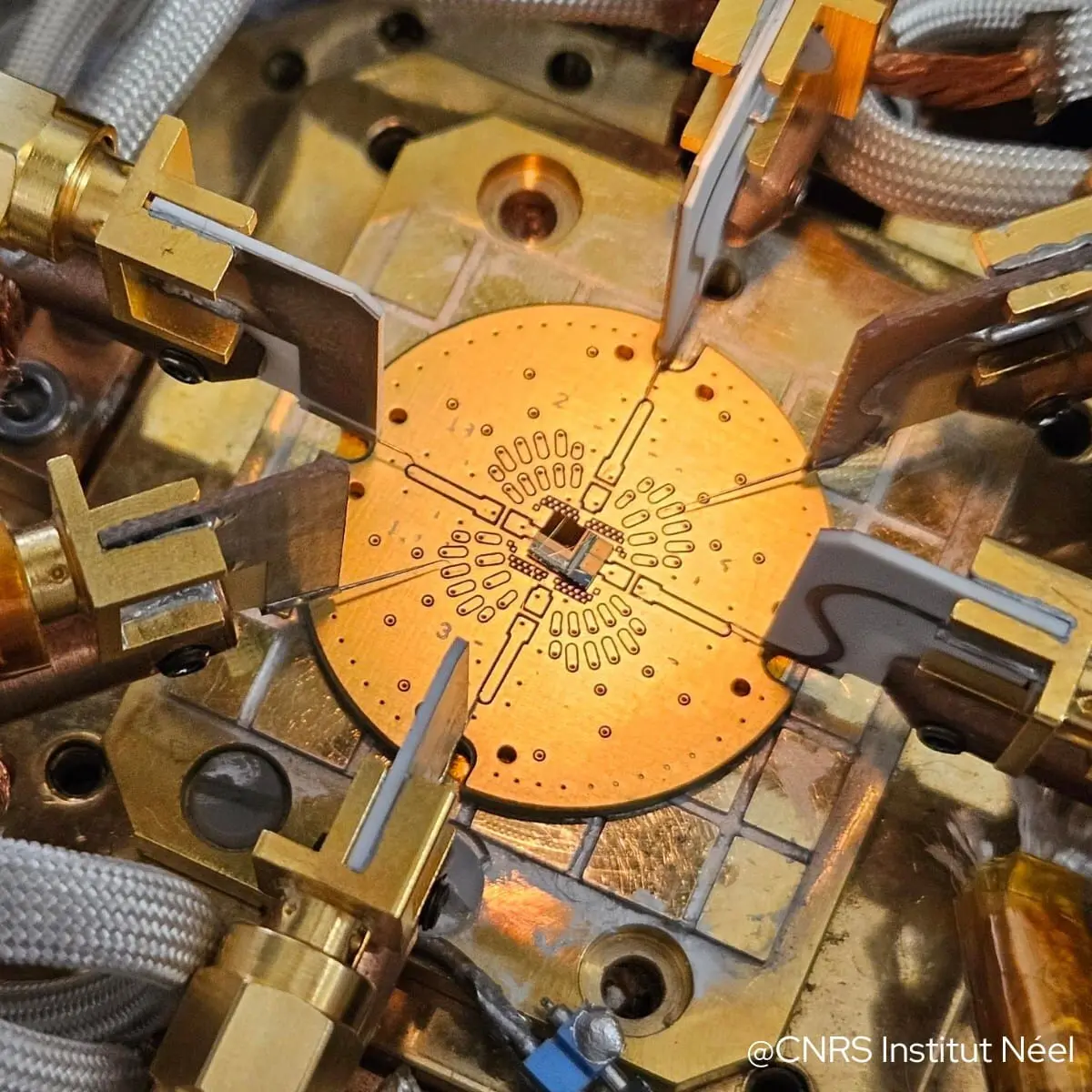 French Startup Quobly Advances Scalable Fault-Tolerant Quantum Computing