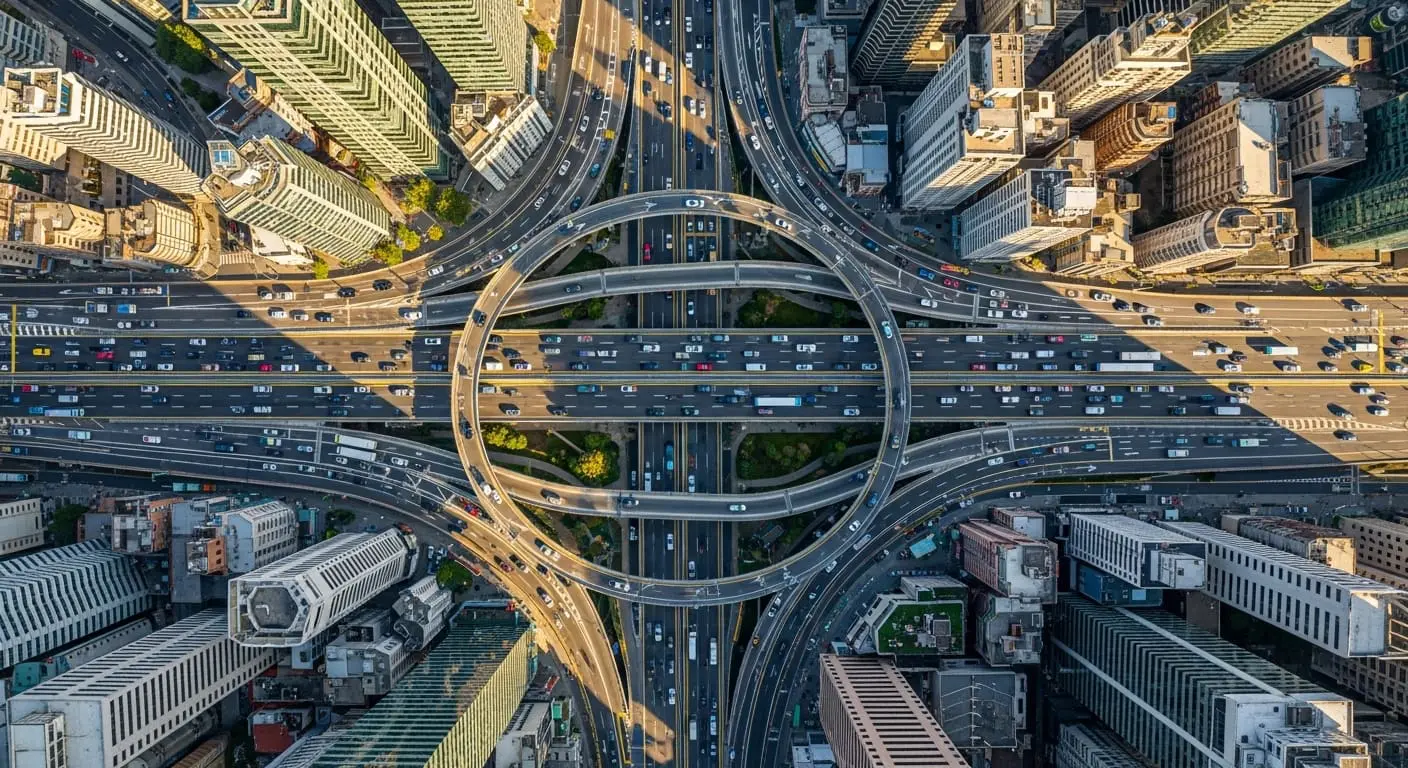 Planned Cities Optimise Quantum Algorithms More Reliably Than Organic Layouts