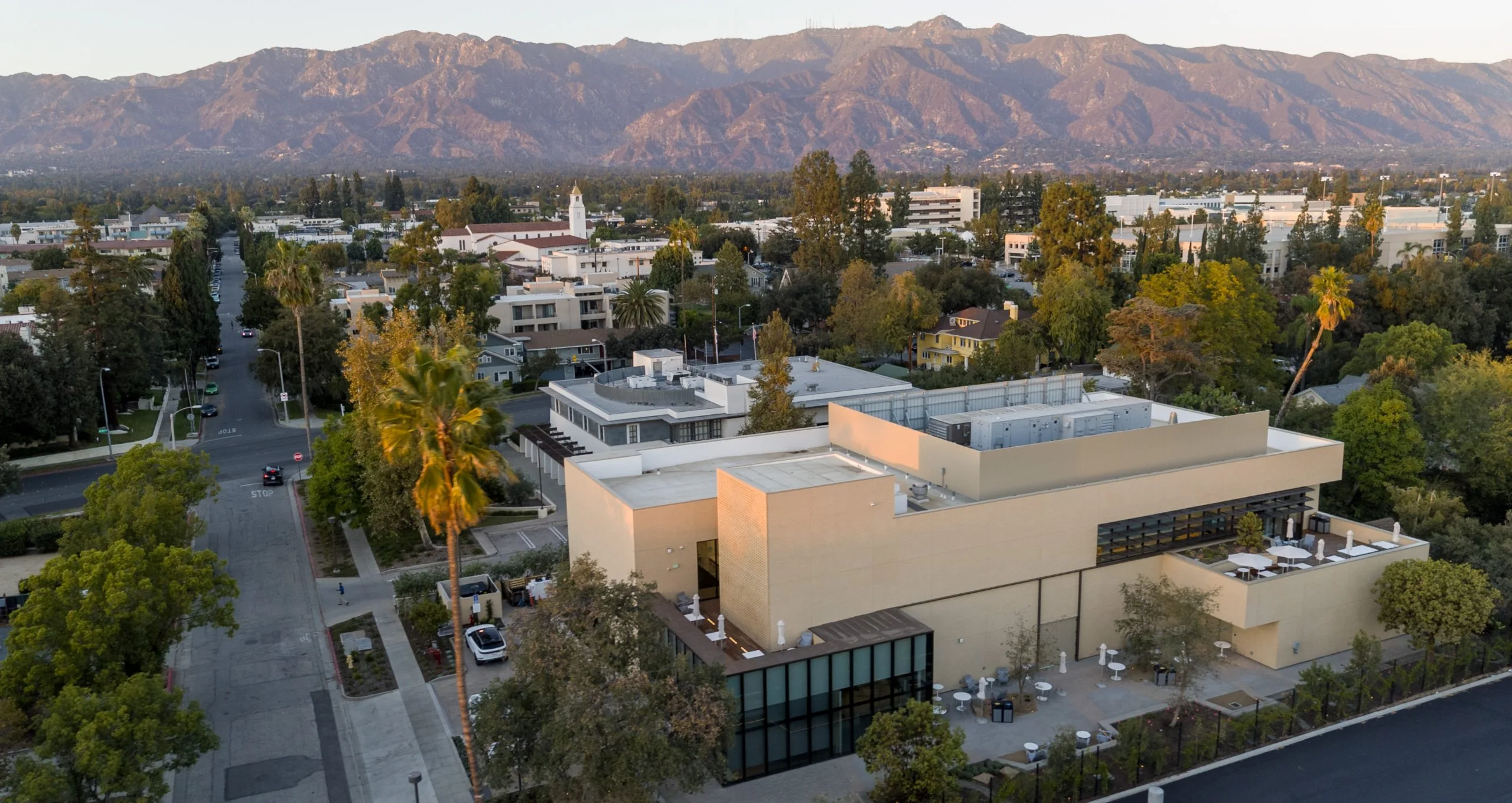 Amazon and Caltech join forces to build Quantum Hub