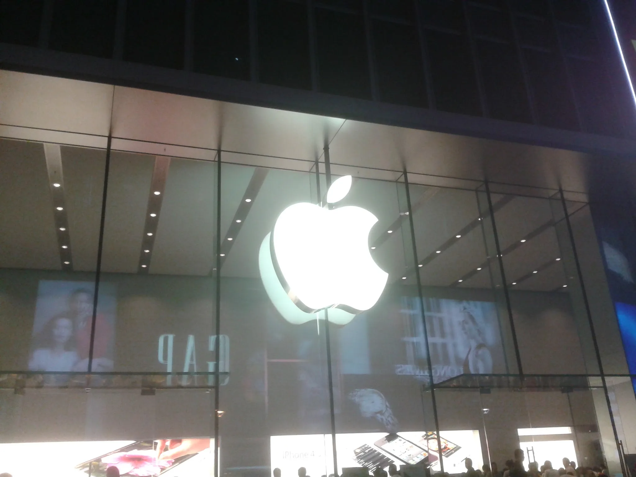 As Apple decides to get back into building cars, could it enter the Quantum space?