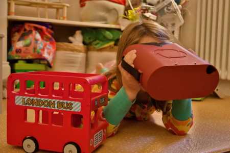 UCL adapts quantum imaging to monitor children's eye health at home