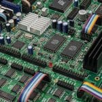 Pound-drever-hall Method Achieves Stable Quantum-Qubit Readout over 2 Hours, Enabling Robust Phase Measurement