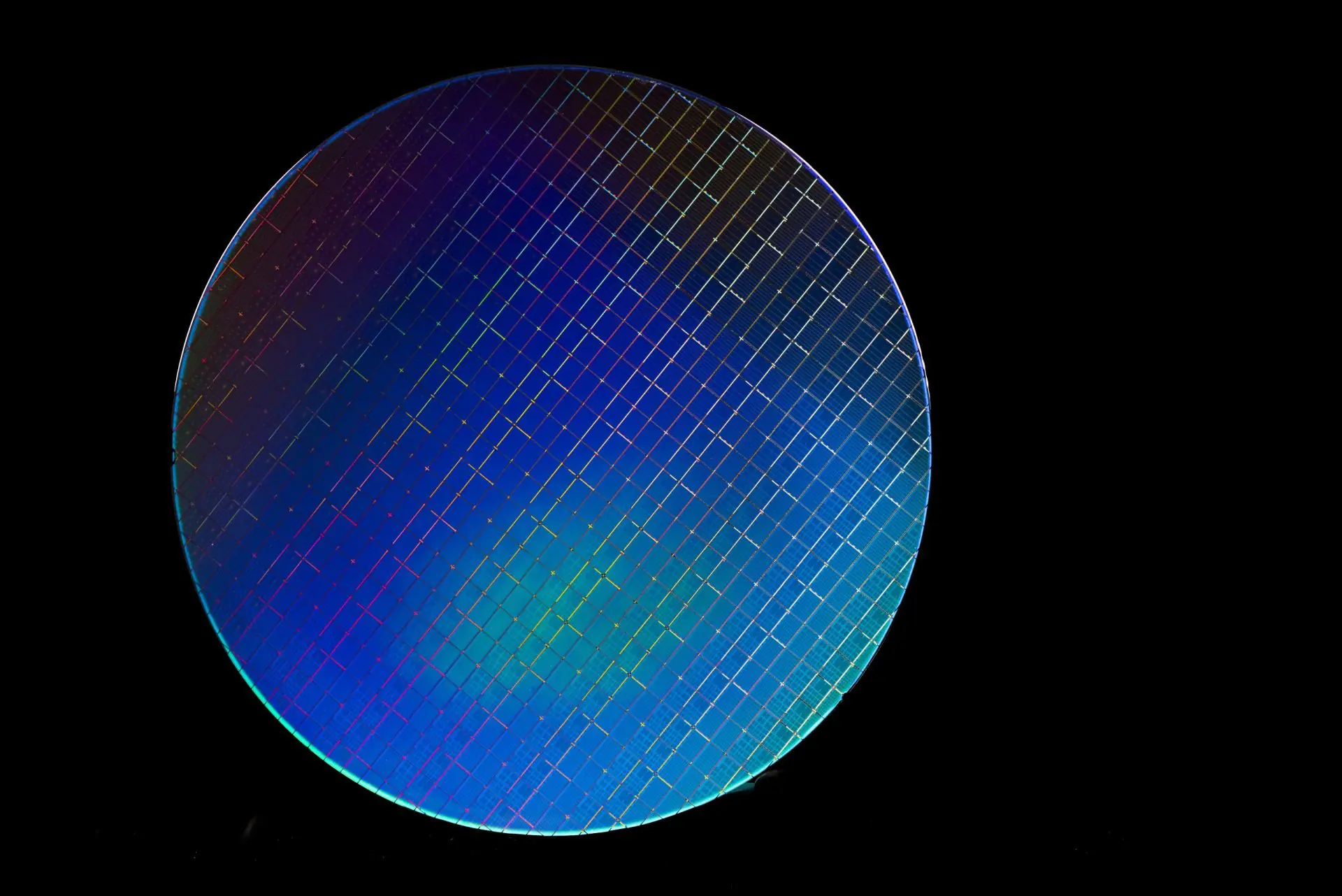 A photo shows Intel’s fully processed 300-millimeter silicon spin qubit wafer.