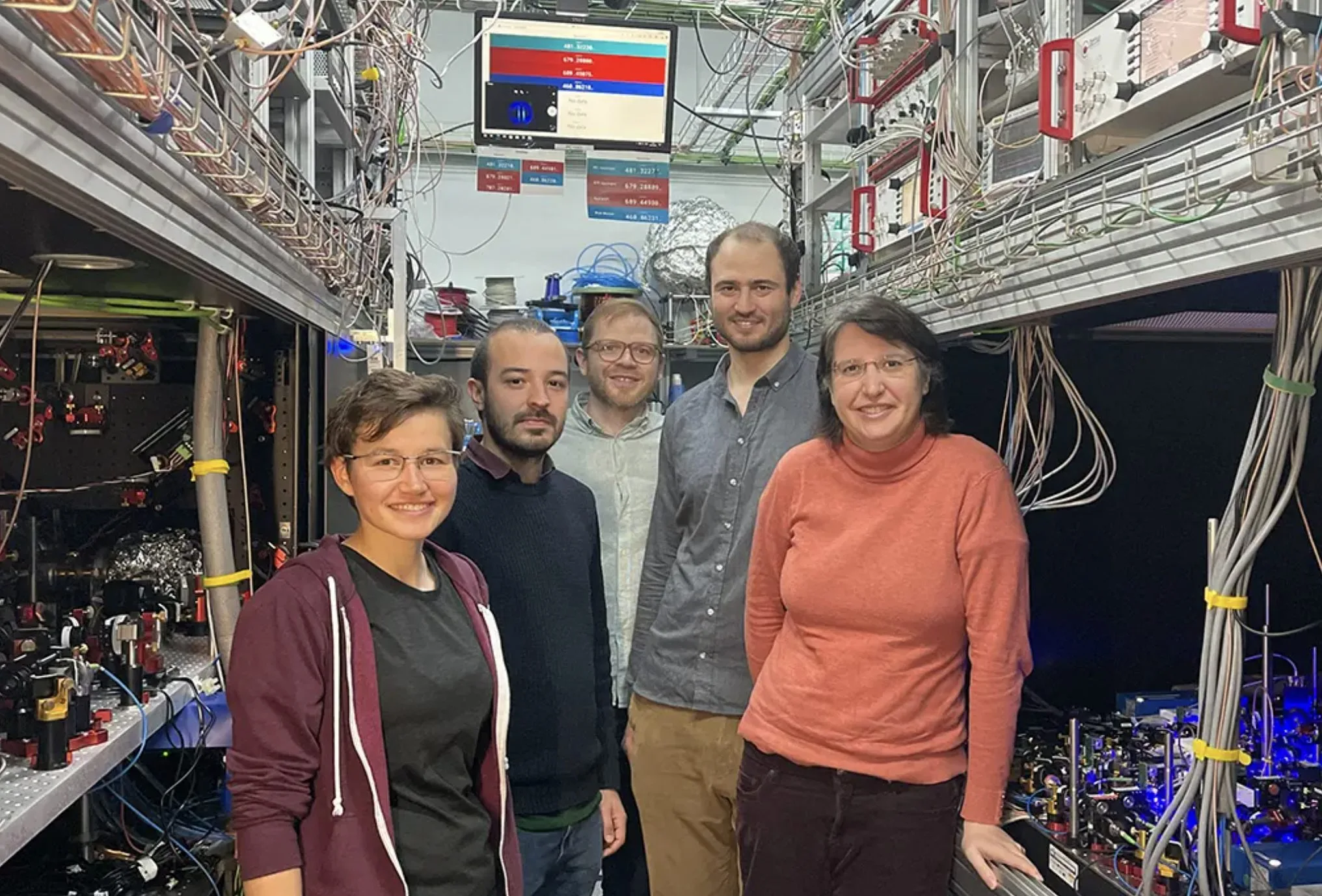 ICFO Unveils QUIONE: World's First Quantum Simulator Observing Individual Strontium Atoms