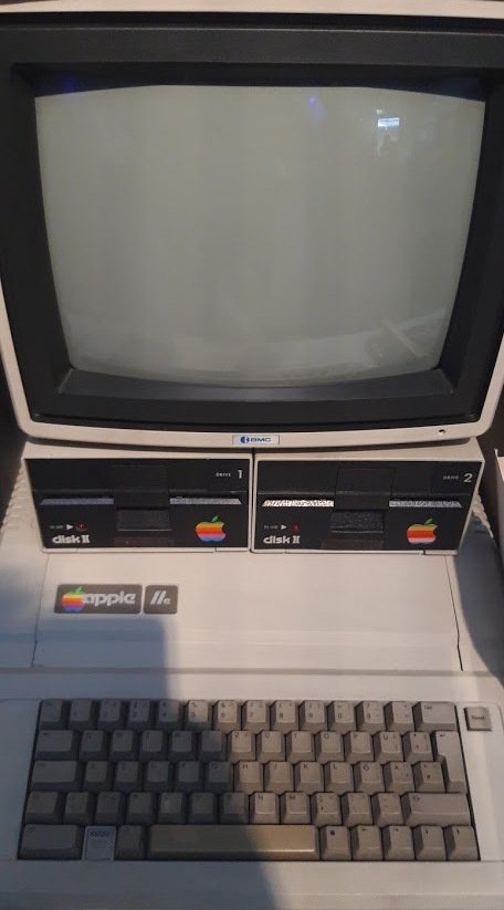 The Apple 2 Computer. Are we in the phase before Quantum Computing becomes the new technological revolution?