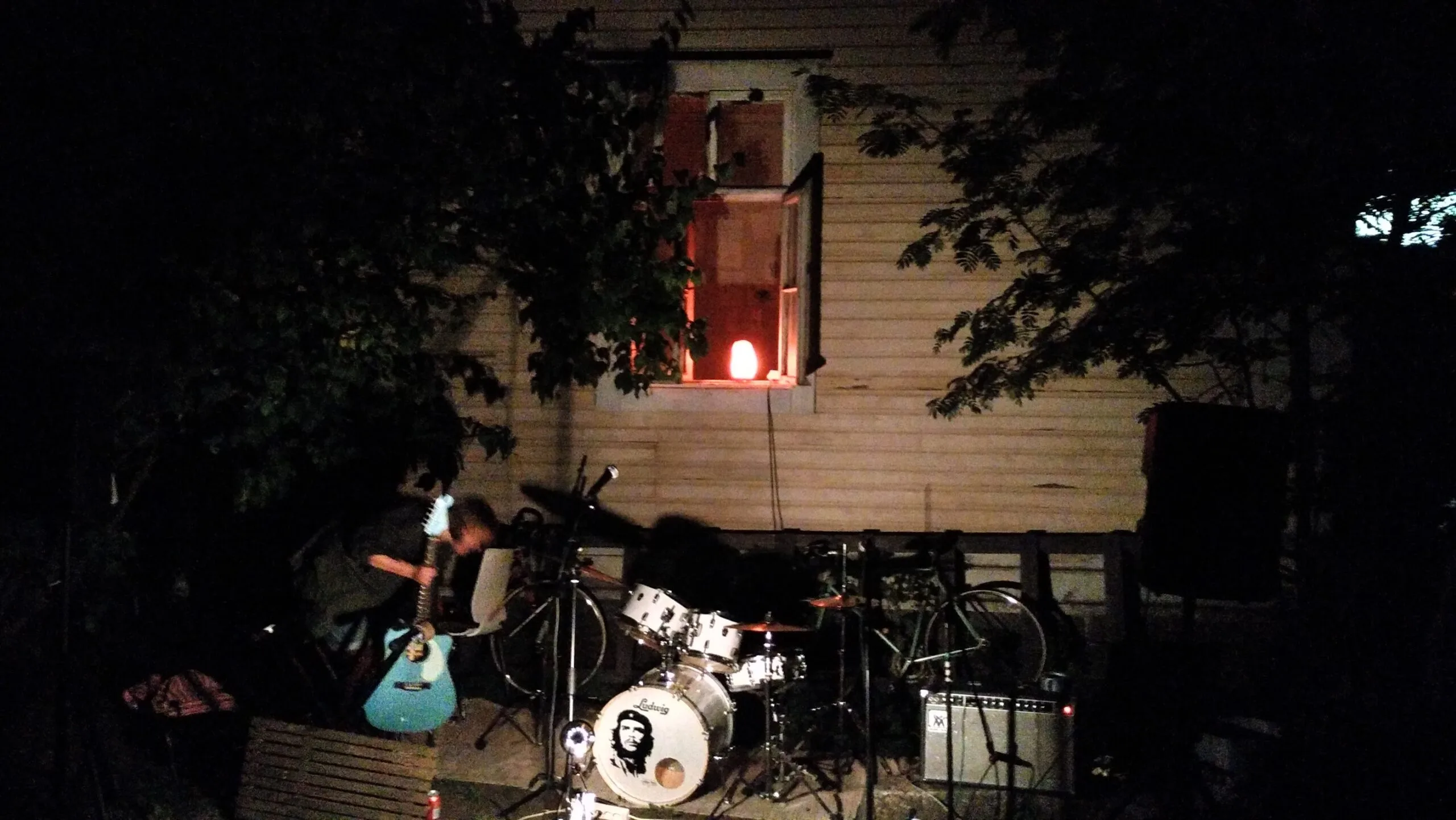 Quantum Computing and Music - jamming together, finally