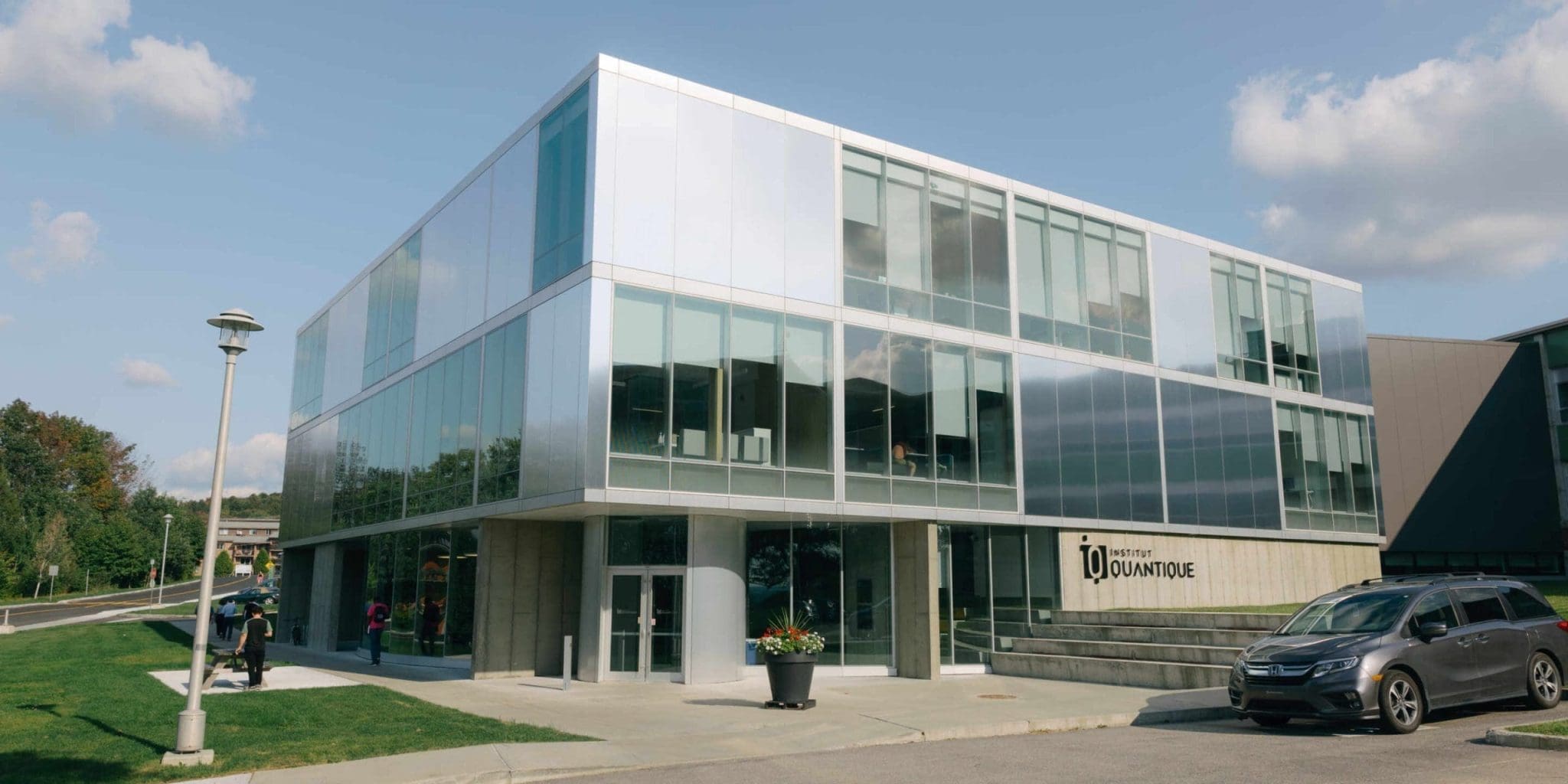 French Canadian Quantum Computer Rivals US Tech Giants