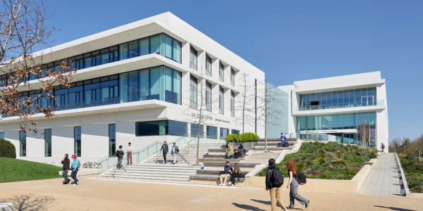 IonQ and Cambridge open quantum research centre at Cavendish