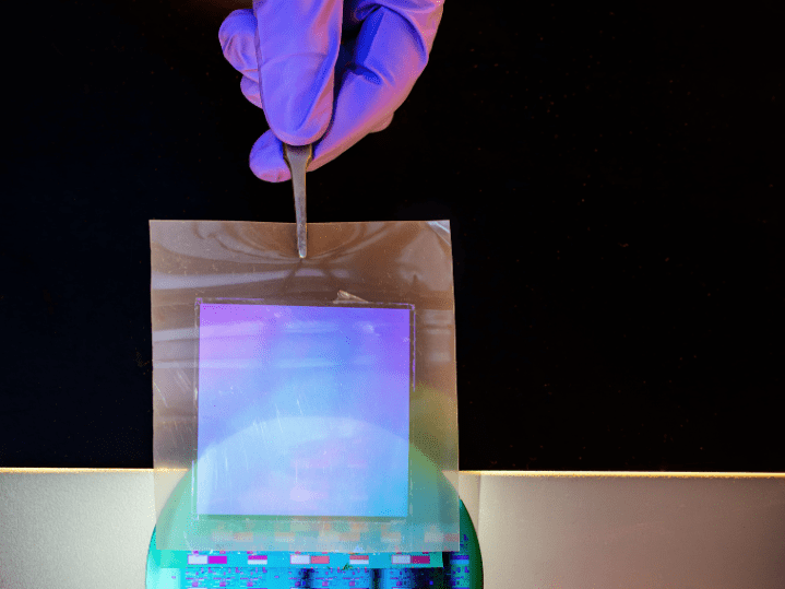 Illinois Engineers Stack Silicon Circuits for 6x Density Gain