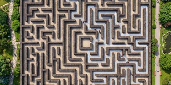 Photonic Reinforcement Learning Beats Dijkstra Routing Algorithm