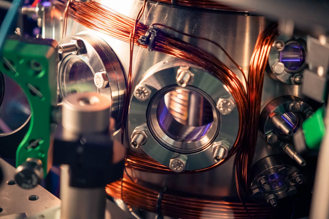 Pasqal (Psql), The Complete Commercial History Since 2019 Pasqal vacuum chamber with copper magnetic coils and optical viewports