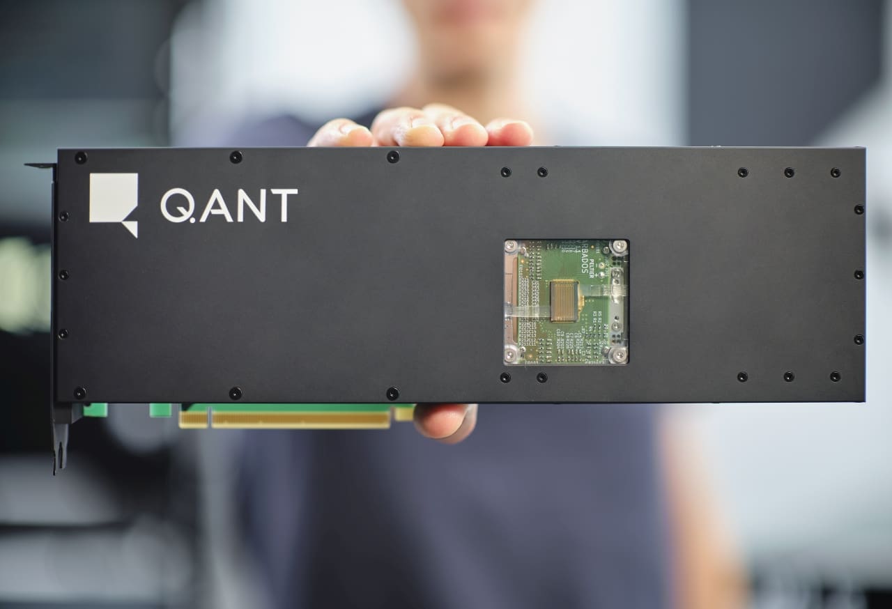Q.ANT photonic Native Processing Unit